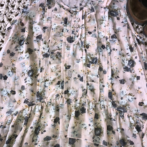Floral blouse - Picture 2 of 8